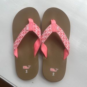 Vineyard Vines flip flops